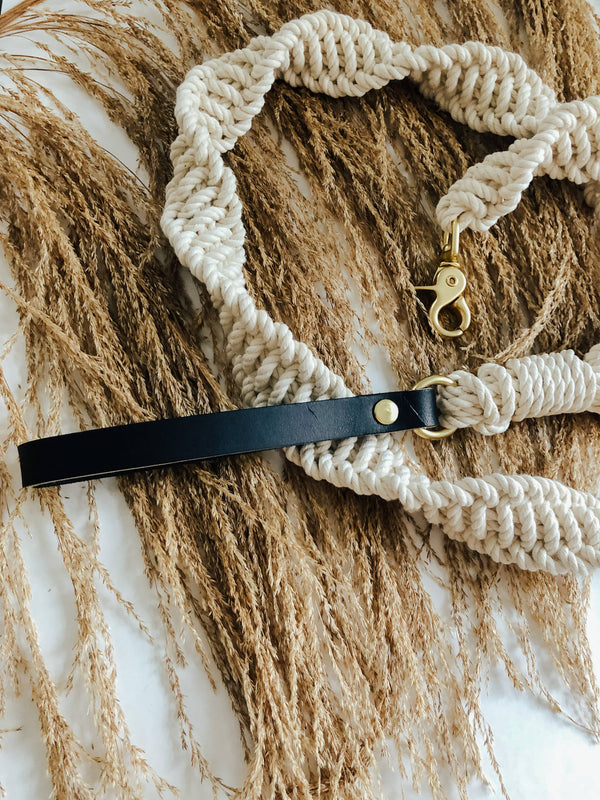 Ember & Ivory Macrame Dog Leash w/ Leather Handle- Natural Rope Black